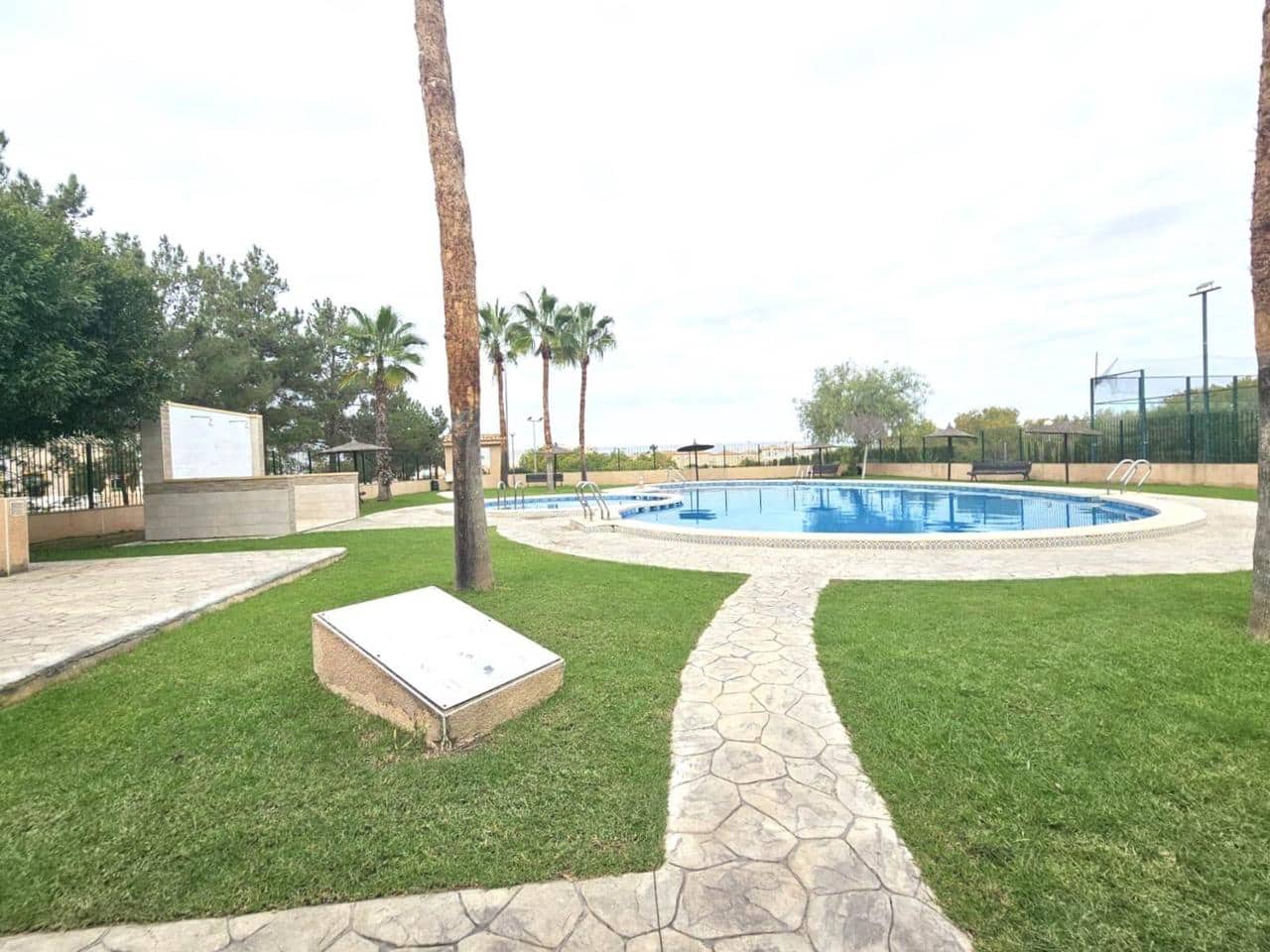 6 Zimmer Haus zu verkaufen in Orihuela Costa mit Pool Garage - 280.000 € (Ref: 9943919)