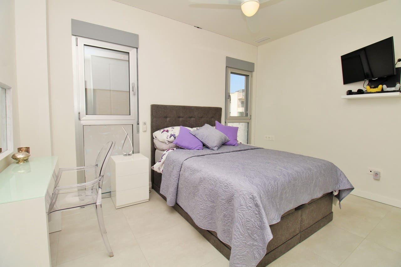 2 soverom Leilighet til salgs i Villamartin med svømmebasseng garasje - € 249 950 (Ref: 9947366)