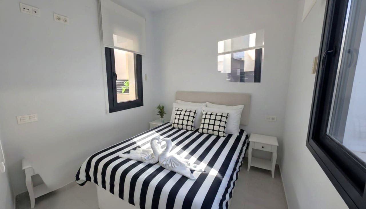 4 soveværelse Villa til salg i Cabo Roig - € 499.950 (Ref: 9947368)