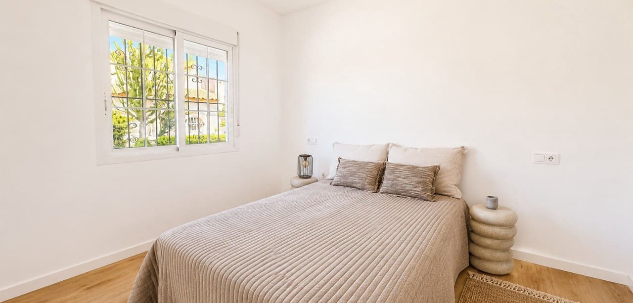 3 sovrum Hus till salu i Orihuela Costa med garage - 239 000 € (Ref: 9953830)