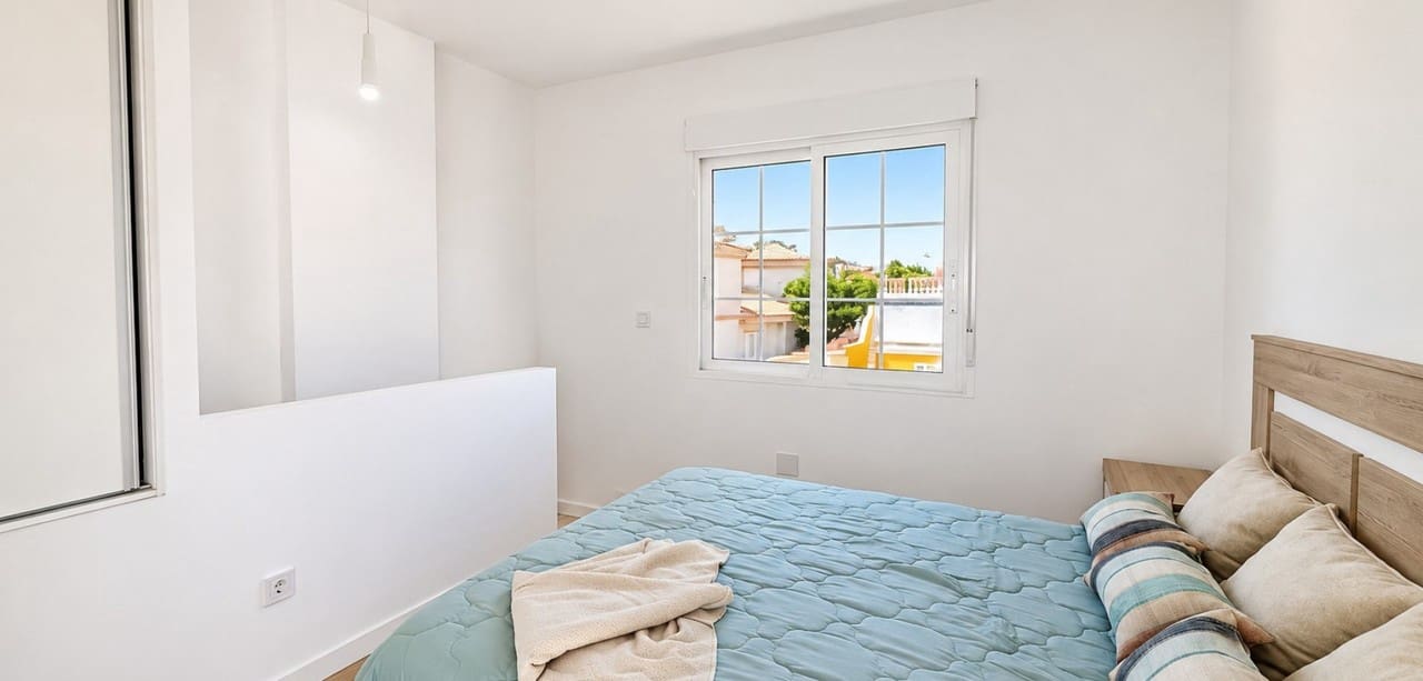 3 sovrum Hus till salu i Orihuela Costa med garage - 239 000 € (Ref: 9953830)