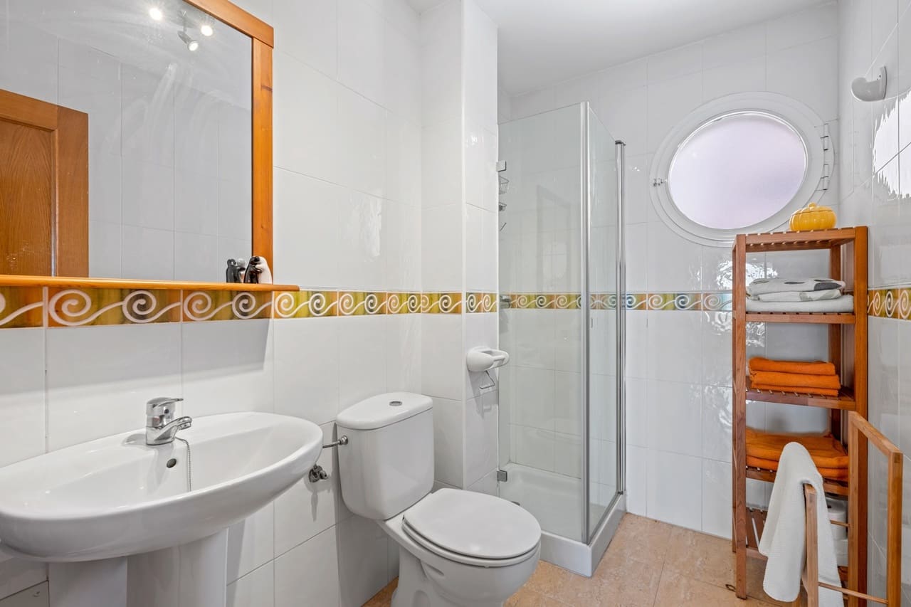 3 soverom Leilighet til salgs i Cabo Roig med svømmebasseng - € 320 000 (Ref: 9953835)