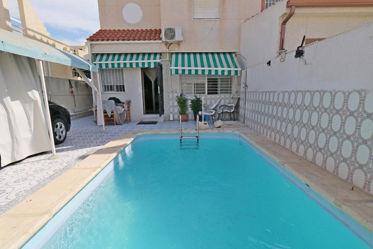 4 soverom Hus til salgs i Torrevieja med svømmebasseng - € 189 000 (Ref: 9954814)