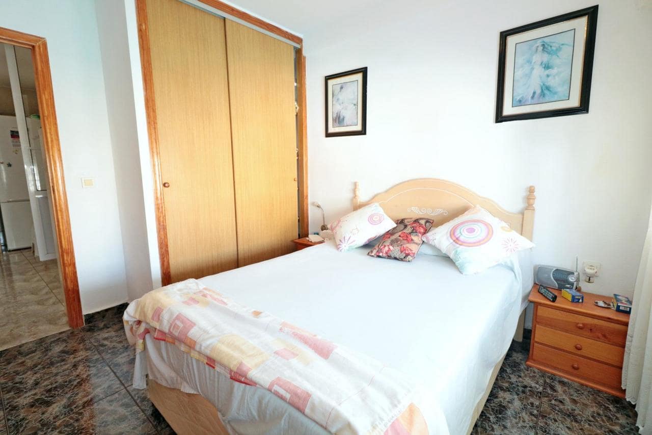 4 soverom Hus til salgs i Torrevieja med svømmebasseng - € 189 000 (Ref: 9954814)
