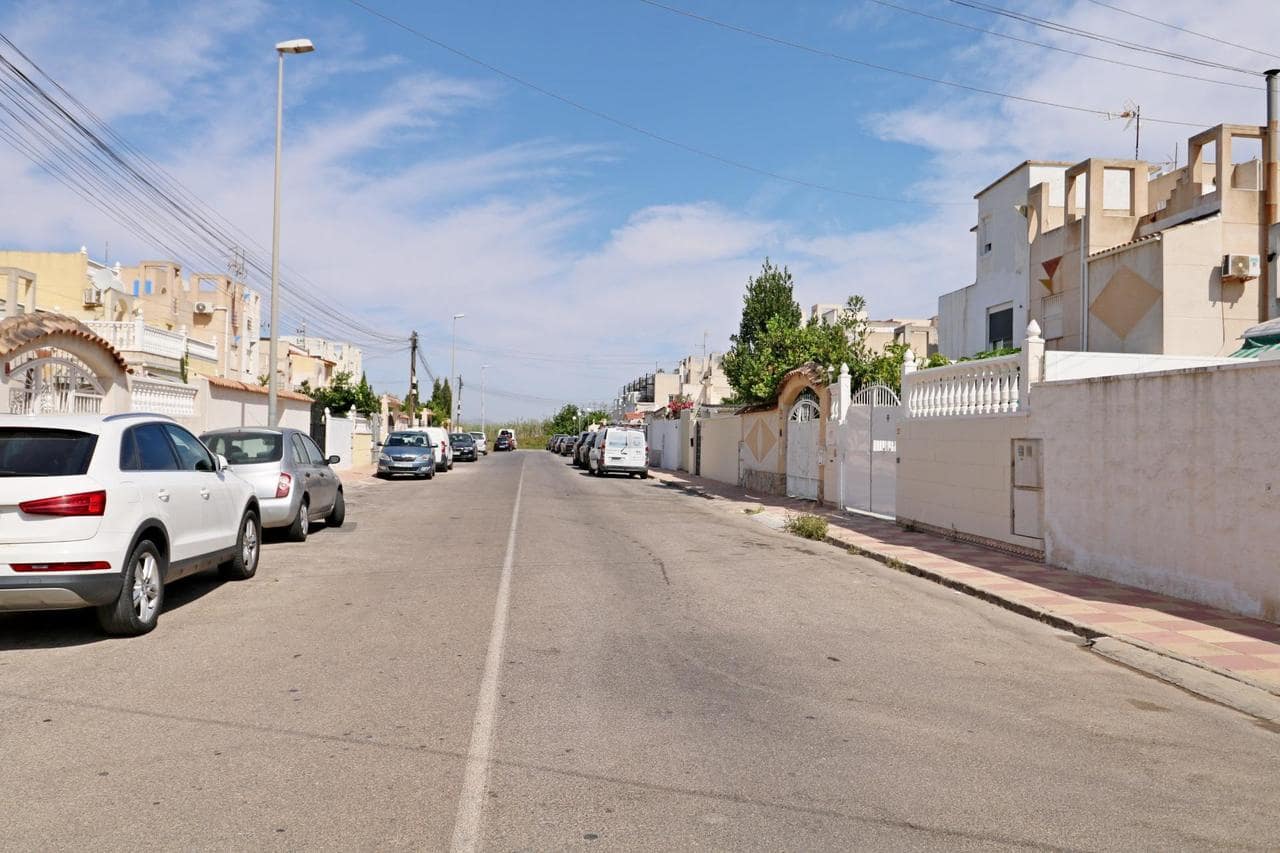 4 soverom Hus til salgs i Torrevieja med svømmebasseng - € 189 000 (Ref: 9954814)