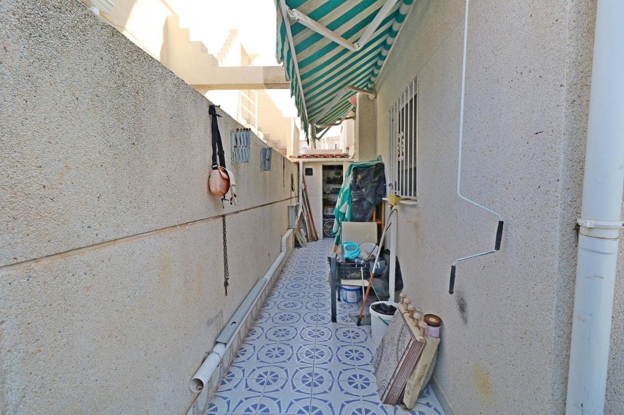 4 soverom Hus til salgs i Torrevieja med svømmebasseng - € 189 000 (Ref: 9954814)