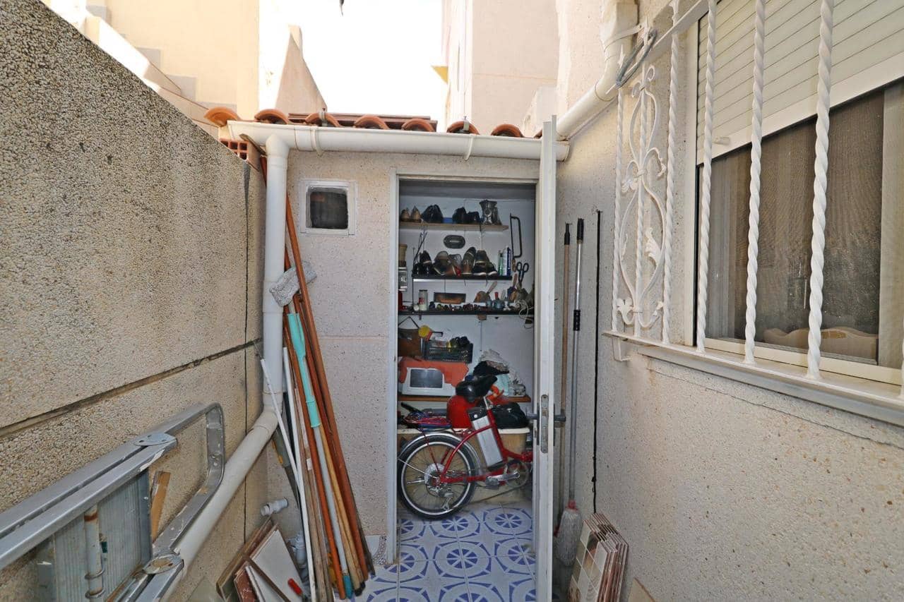 4 soverom Hus til salgs i Torrevieja med svømmebasseng - € 189 000 (Ref: 9954814)