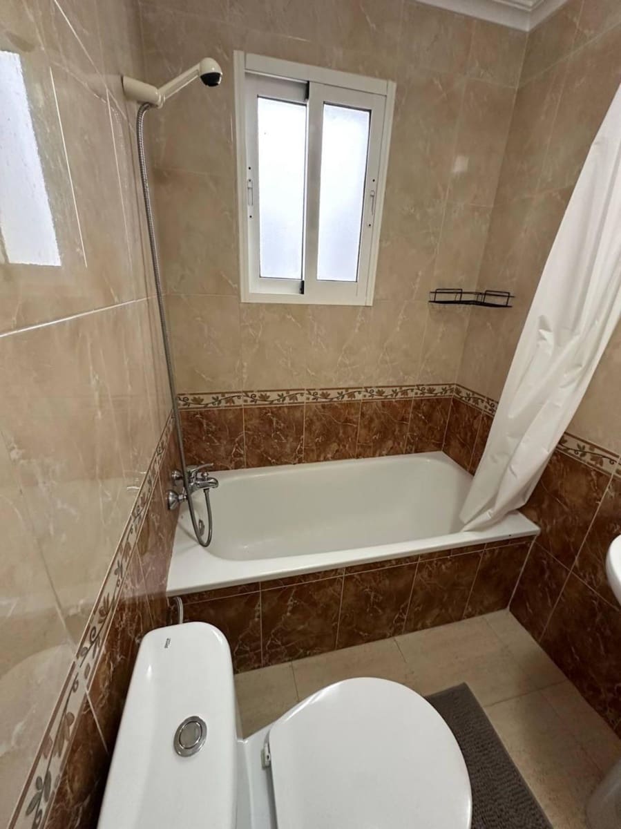 2 soverom Leilighet til salgs i Torrevieja - € 126 000 (Ref: 9954821)