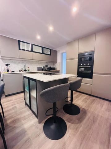Casa de 4 habitaciones en San Miguel de Salinas en venta - 180.000 € (Ref: 9962237)