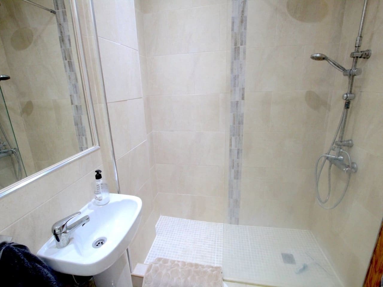 Apartamento de 2 habitaciones en Villamartin en venta con piscina - 145.000 € (Ref: 9964804)