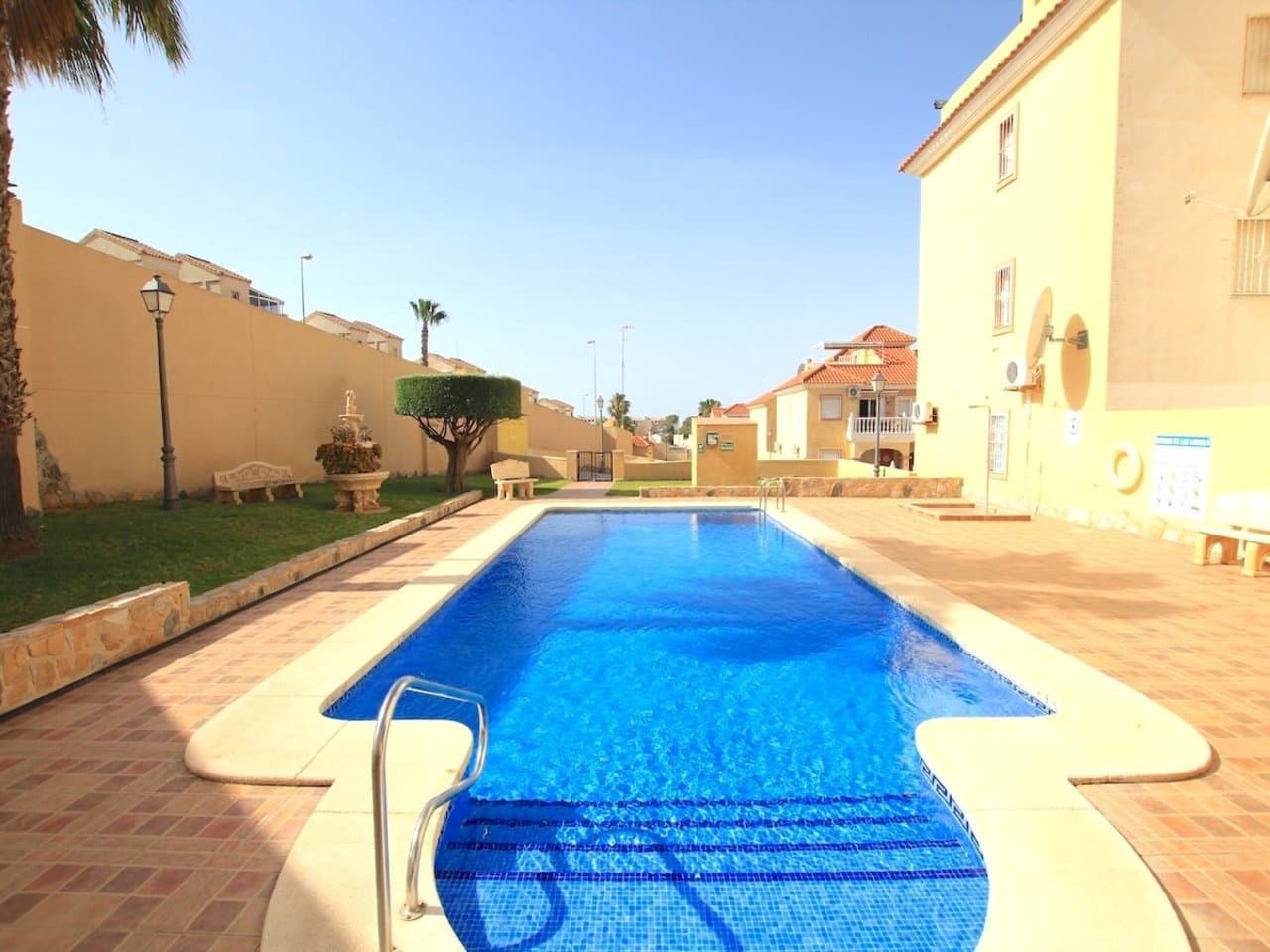 Apartamento de 2 habitaciones en Villamartin en venta con piscina - 145.000 € (Ref: 9964804)