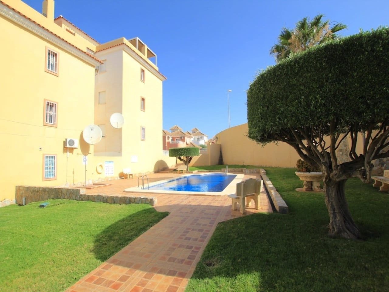 Apartamento de 2 habitaciones en Villamartin en venta con piscina - 145.000 € (Ref: 9964804)