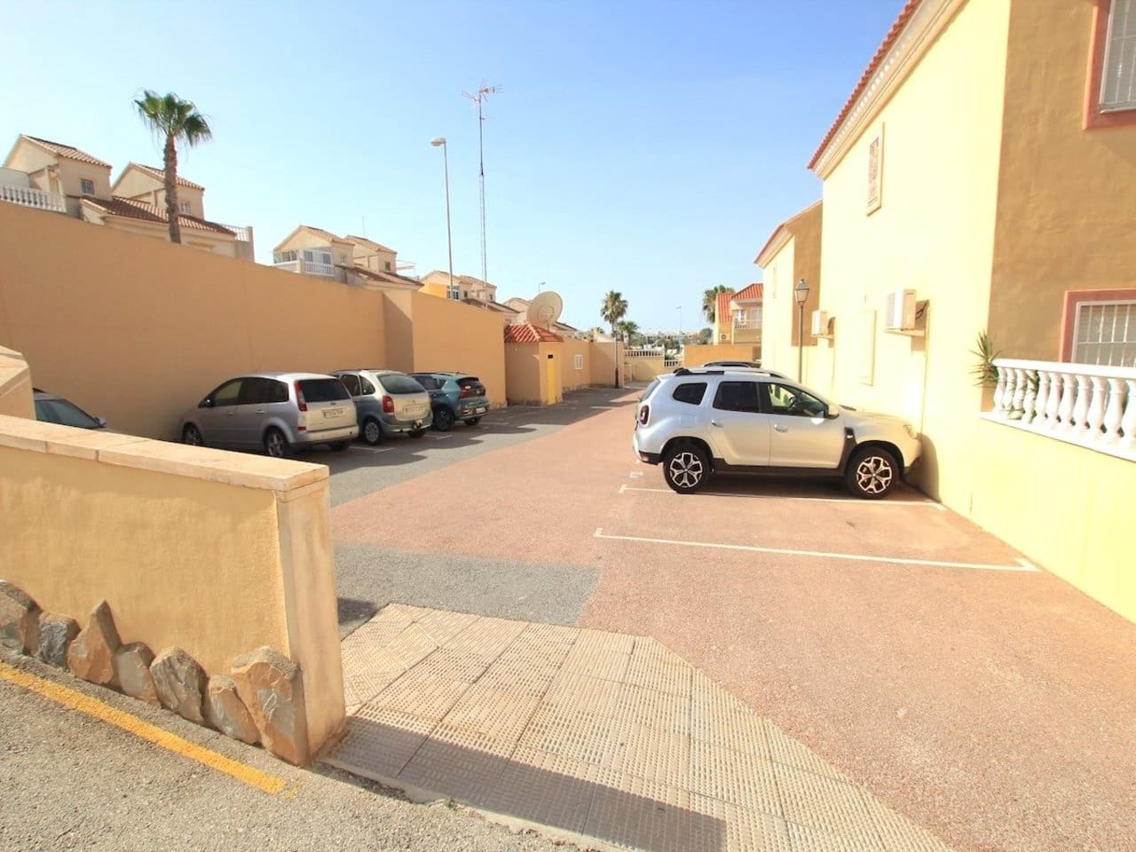 Apartamento de 2 habitaciones en Villamartin en venta con piscina - 145.000 € (Ref: 9964804)
