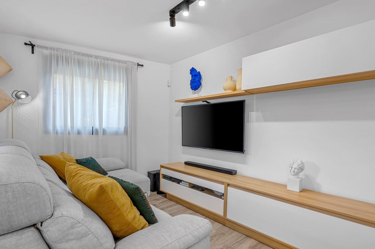 2 bedroom Apartment for sale in El Campello with pool garage - € 380,000 (Ref: 9964811)
