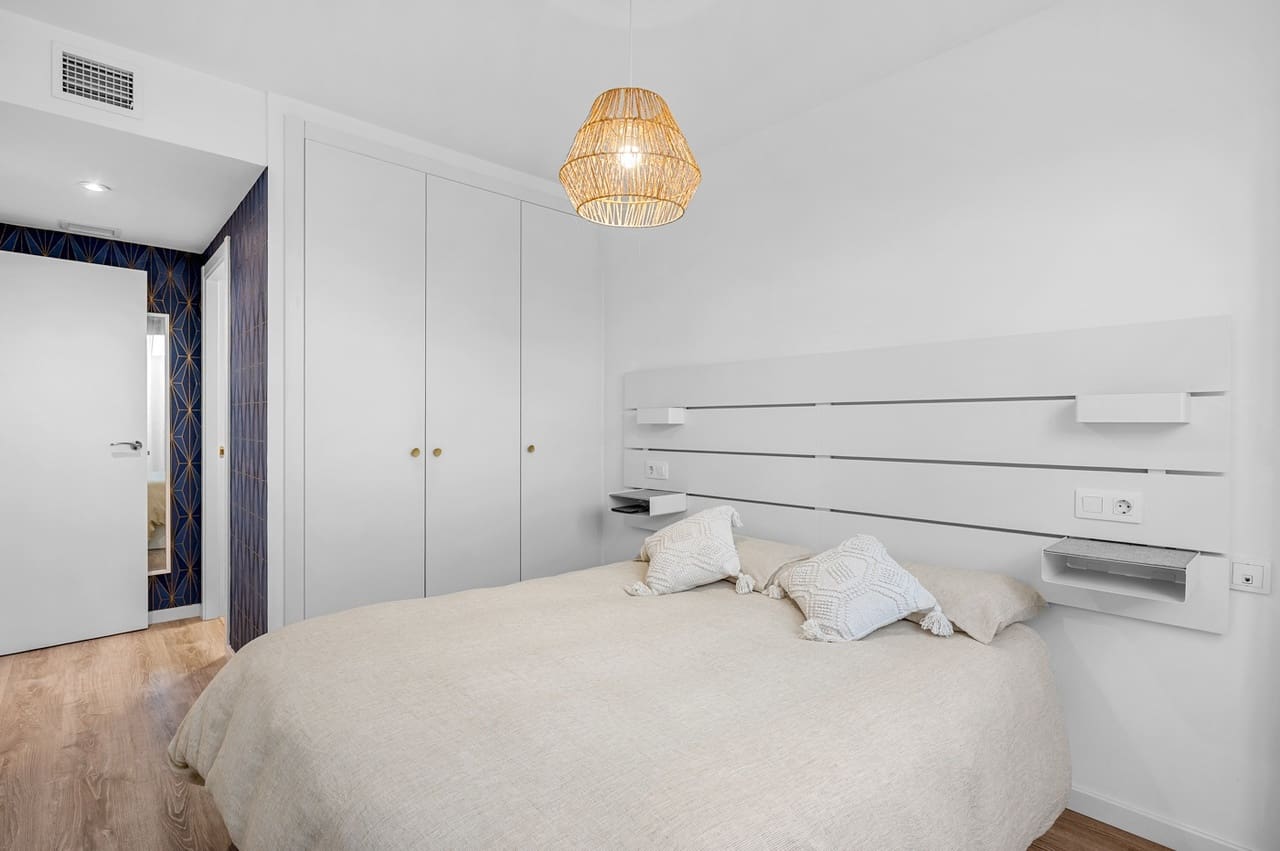 2 bedroom Apartment for sale in El Campello with pool garage - € 380,000 (Ref: 9964811)