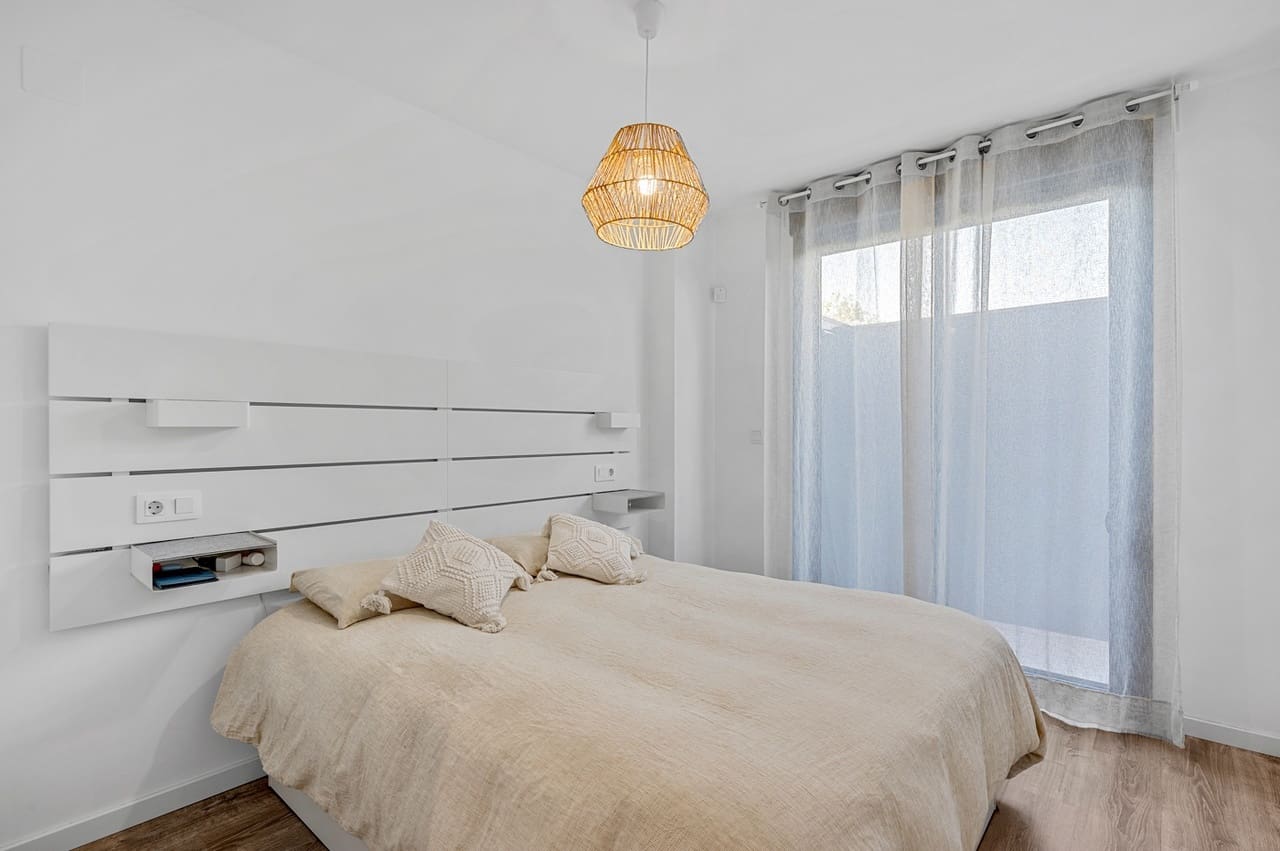 2 bedroom Apartment for sale in El Campello with pool garage - € 380,000 (Ref: 9964811)