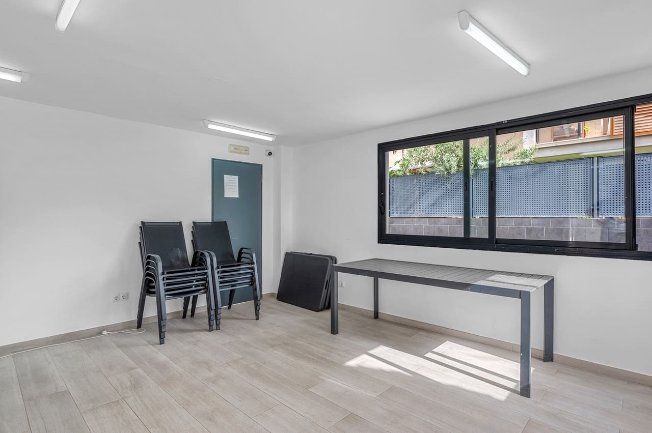 2 bedroom Apartment for sale in El Campello with pool garage - € 380,000 (Ref: 9964811)