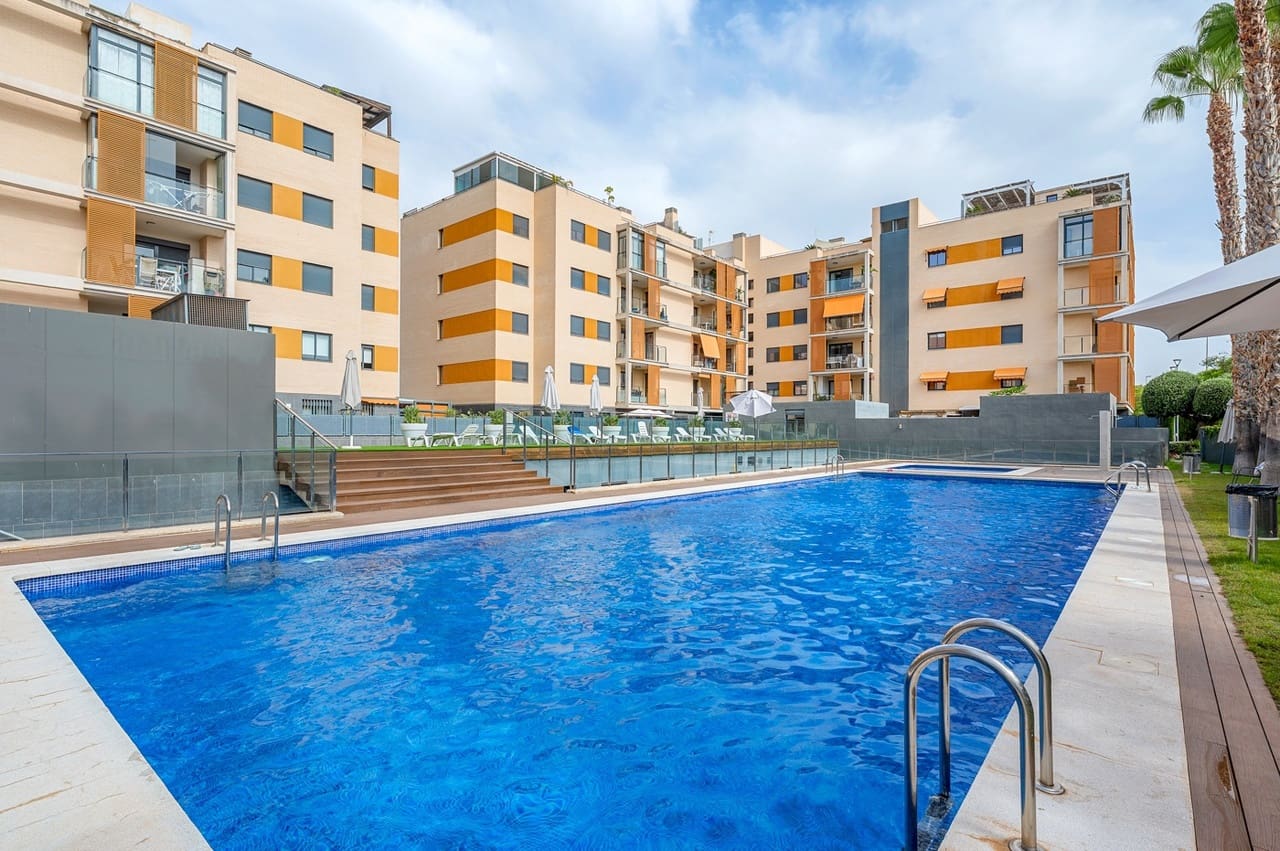 2 bedroom Apartment for sale in El Campello with pool garage - € 380,000 (Ref: 9964811)