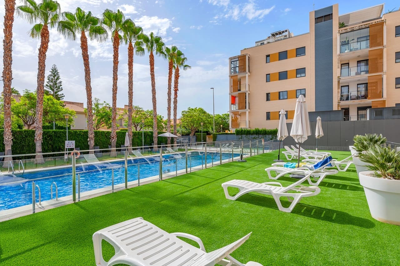 2 bedroom Apartment for sale in El Campello with pool garage - € 380,000 (Ref: 9964811)