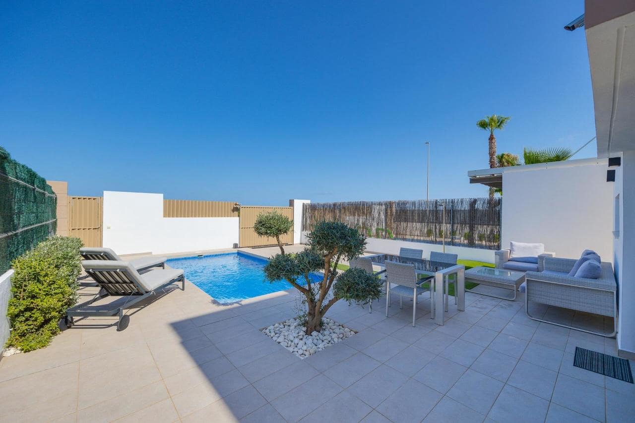 3 bedroom Villa for sale in Guardamar del Segura with pool garage - € 450,000 (Ref: 9968104)