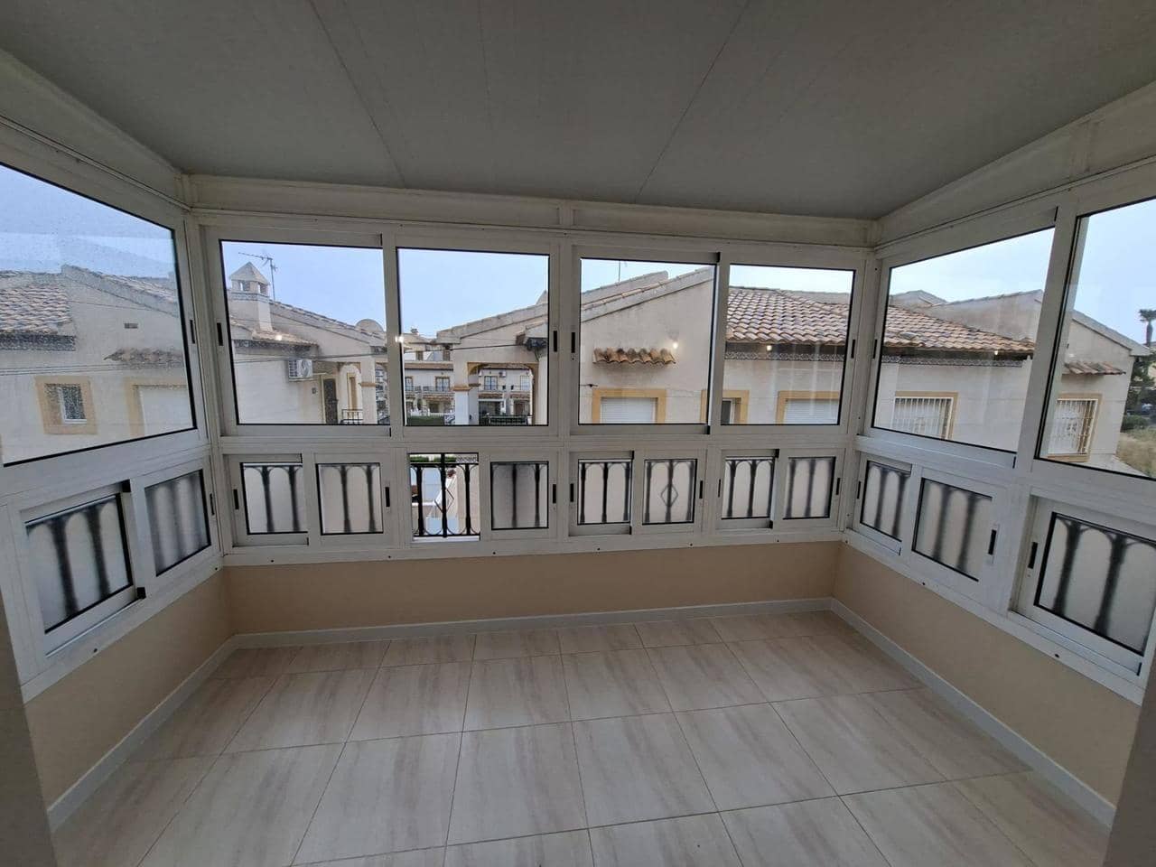 2 soveværelse Bungalow til salg i Orihuela Costa med swimmingpool - € 169.000 (Ref: 9969325)