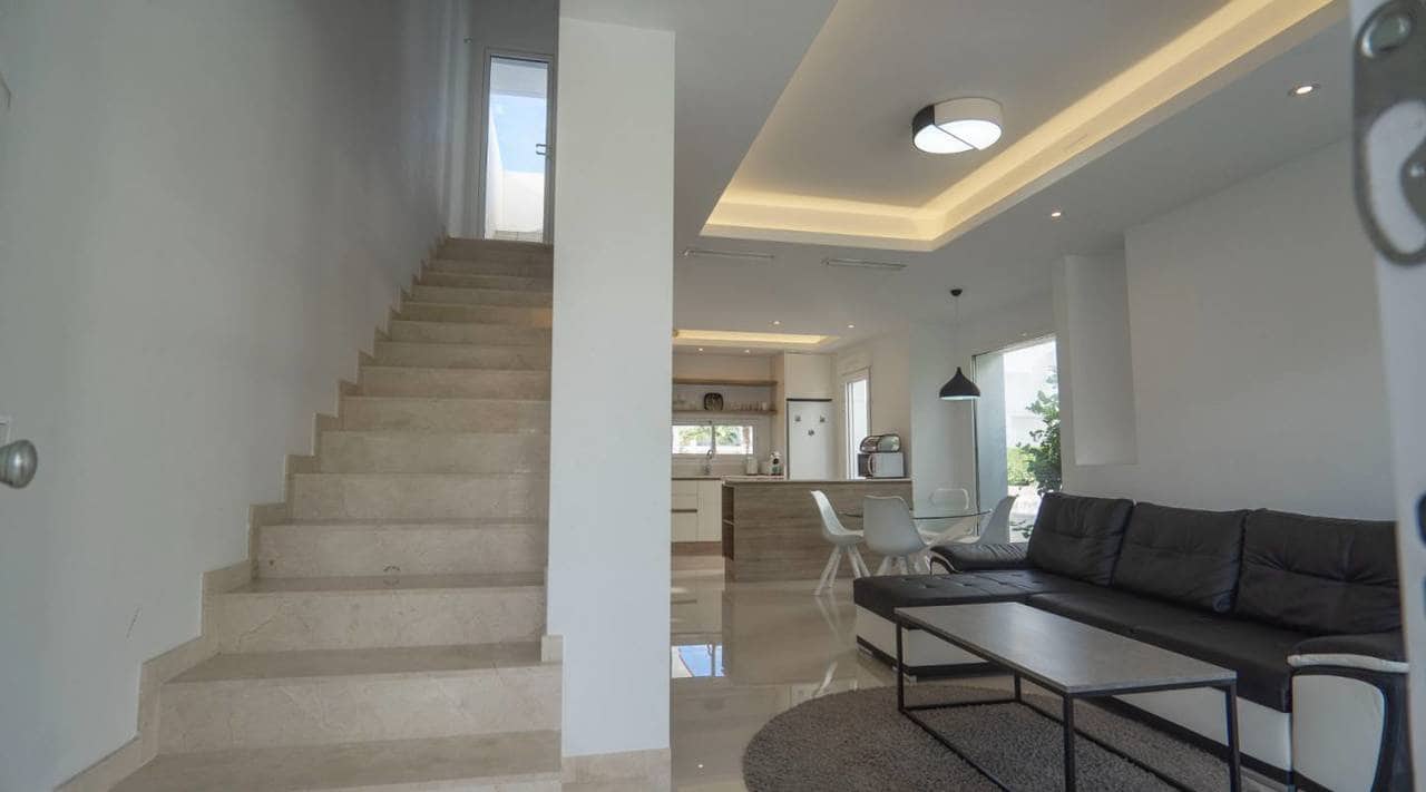 2 soveværelse Villa til salg i Ciudad Quesada med swimmingpool - € 299.000 (Ref: 9972933)