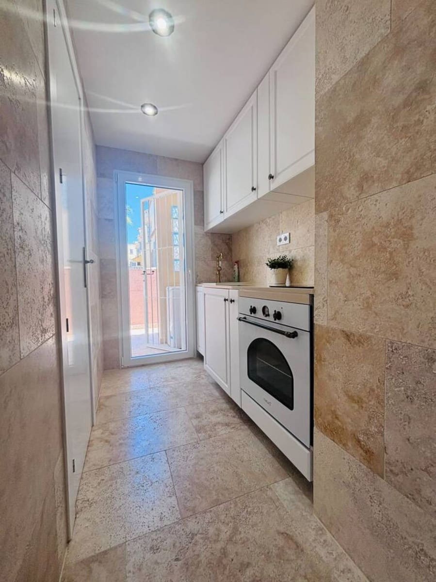 3 bedroom Villa for sale in Villamartin - € 250,000 (Ref: 9976855)