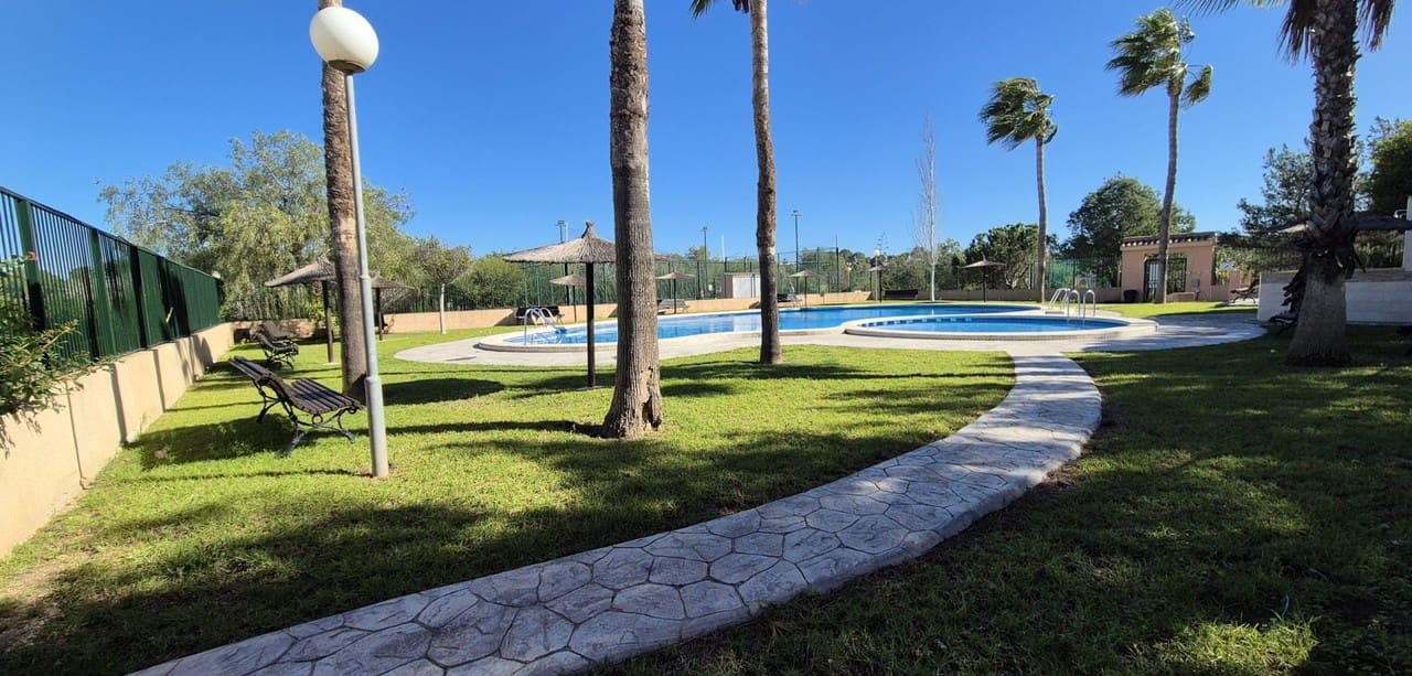 Casa de 3 habitaciones en Orihuela Costa en venta - 225.000 € (Ref: 9976860)
