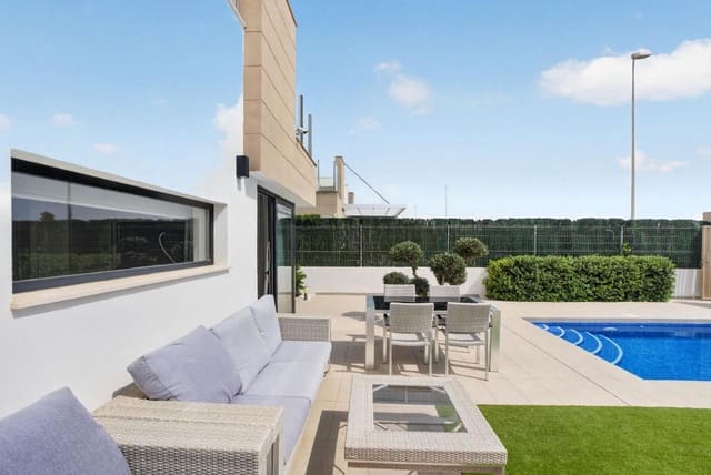 3 soverom Villa til salgs i Zona Pueblo, Guardamar del Segura med svømmebasseng garasje - € 445 000 (Ref: 9976863)
