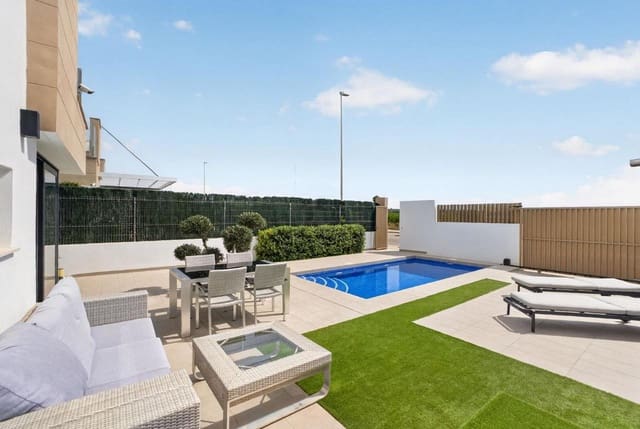 3 soverom Villa til salgs i Zona Pueblo, Guardamar del Segura med svømmebasseng garasje - € 445 000 (Ref: 9976863)