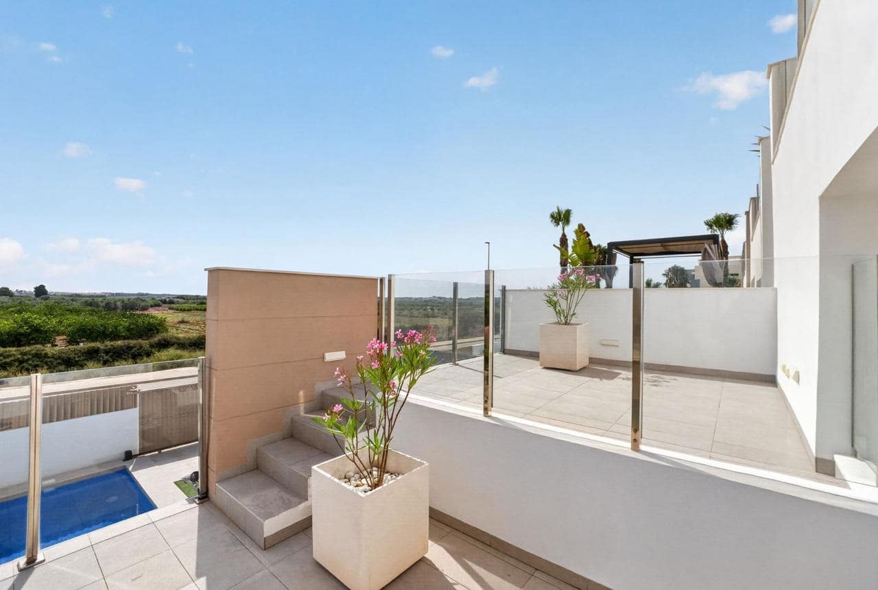3 soveværelse Villa til salg i Guardamar del Segura med swimmingpool - € 445.000 (Ref: 9976863)