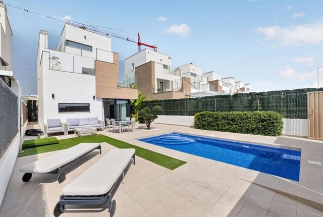 3 soverom Villa til salgs i Zona Pueblo, Guardamar del Segura med svømmebasseng garasje - € 445 000 (Ref: 9976863)