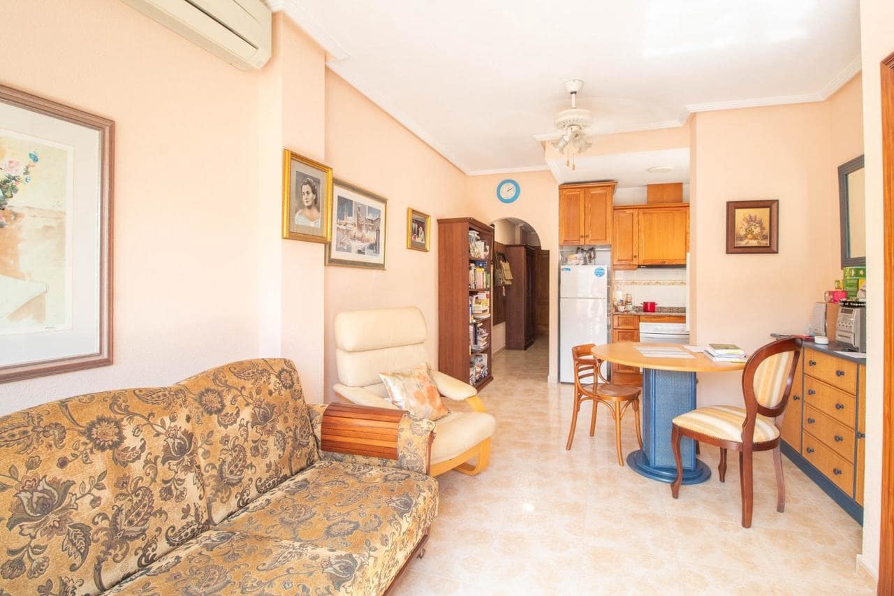 2 soveværelse Penthouse til salg i Torrevieja med swimmingpool - € 145.000 (Ref: 9978421)