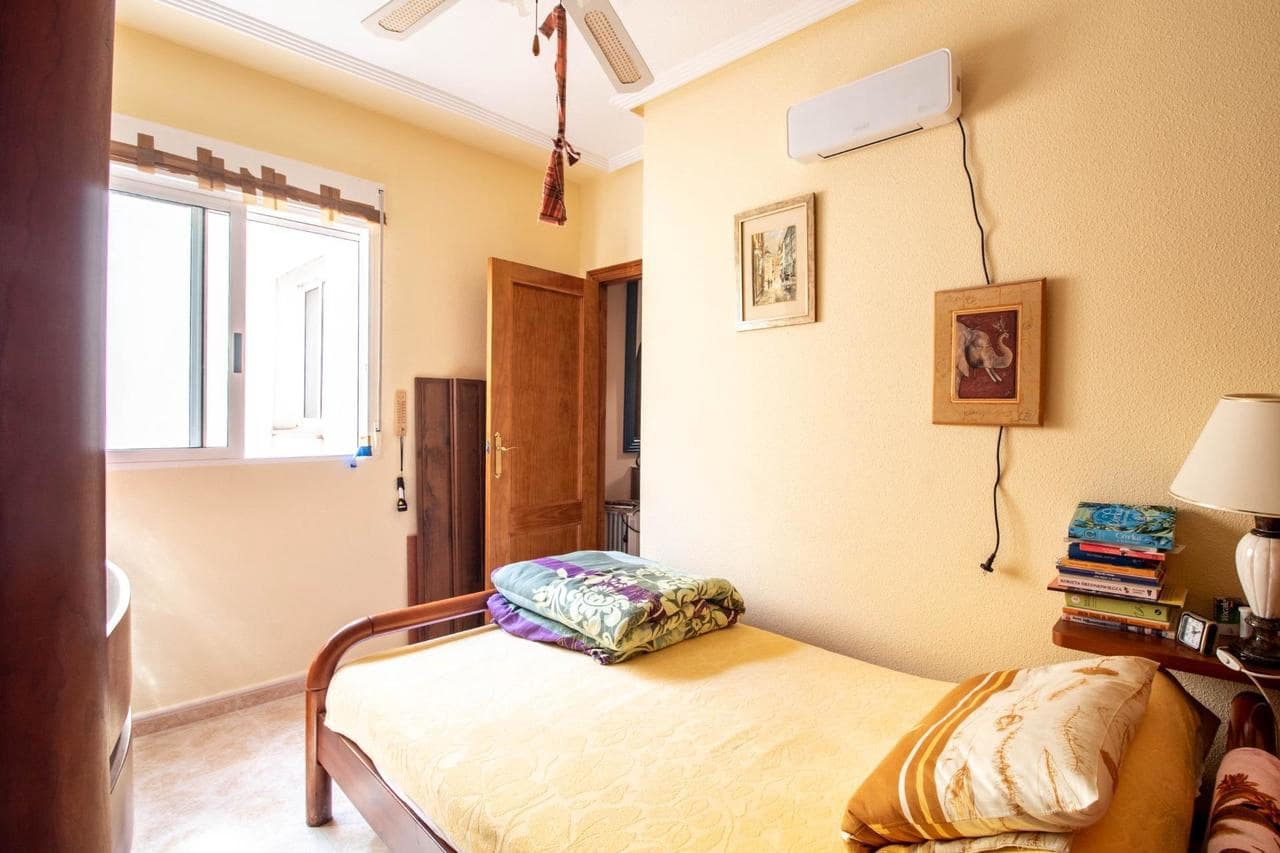2 soveværelse Penthouse til salg i Torrevieja med swimmingpool - € 145.000 (Ref: 9978421)