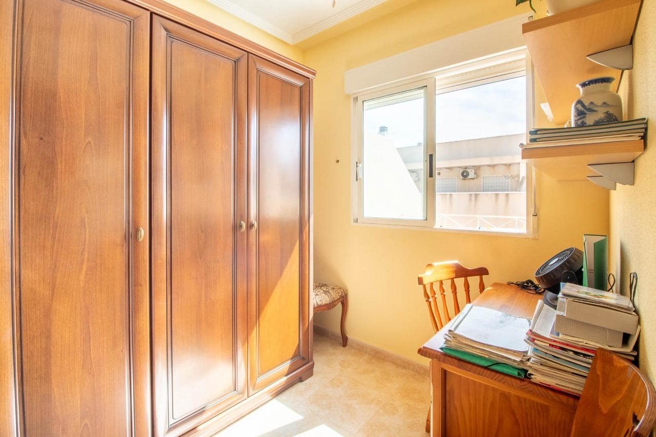 2 soveværelse Penthouse til salg i Torrevieja med swimmingpool - € 145.000 (Ref: 9978421)
