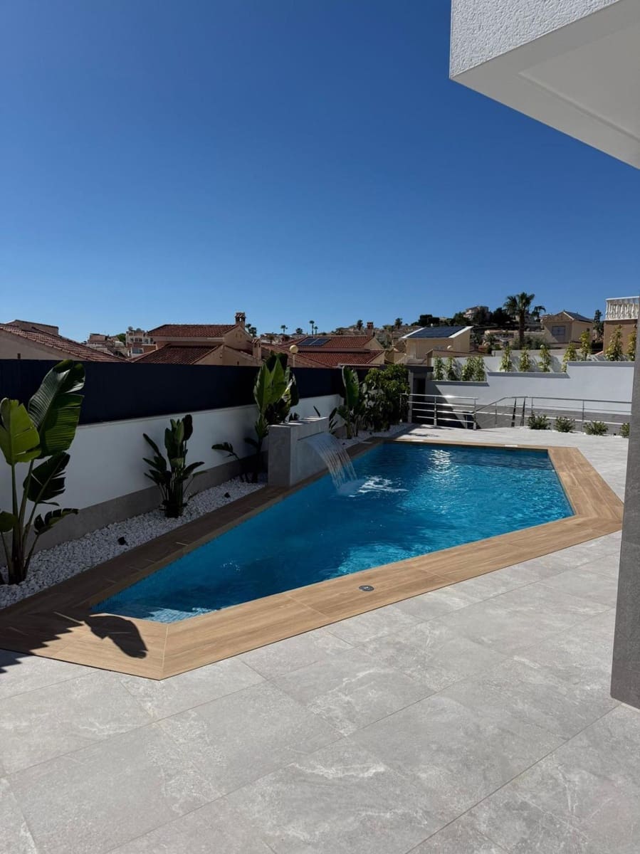 4 soveværelse Villa til salg i Ciudad Quesada med swimmingpool - € 1.150.000 (Ref: 9978426)