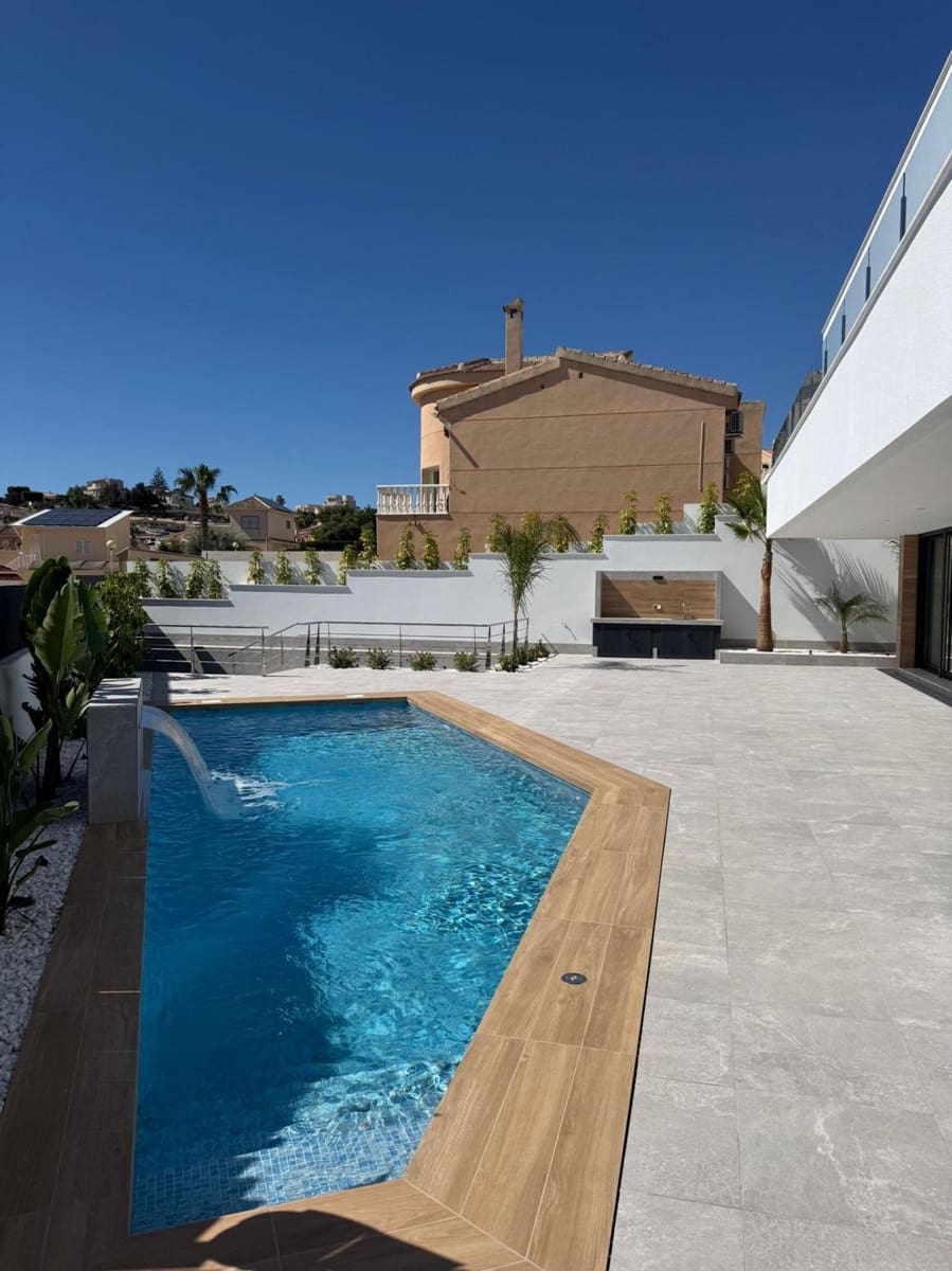 4 soveværelse Villa til salg i Ciudad Quesada med swimmingpool - € 1.150.000 (Ref: 9978426)