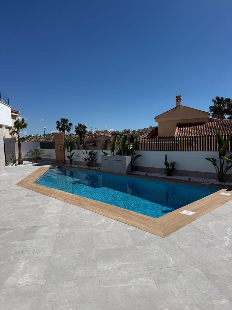 4 soveværelse Villa til salg i Ciudad Quesada med swimmingpool - € 1.150.000 (Ref: 9978426)