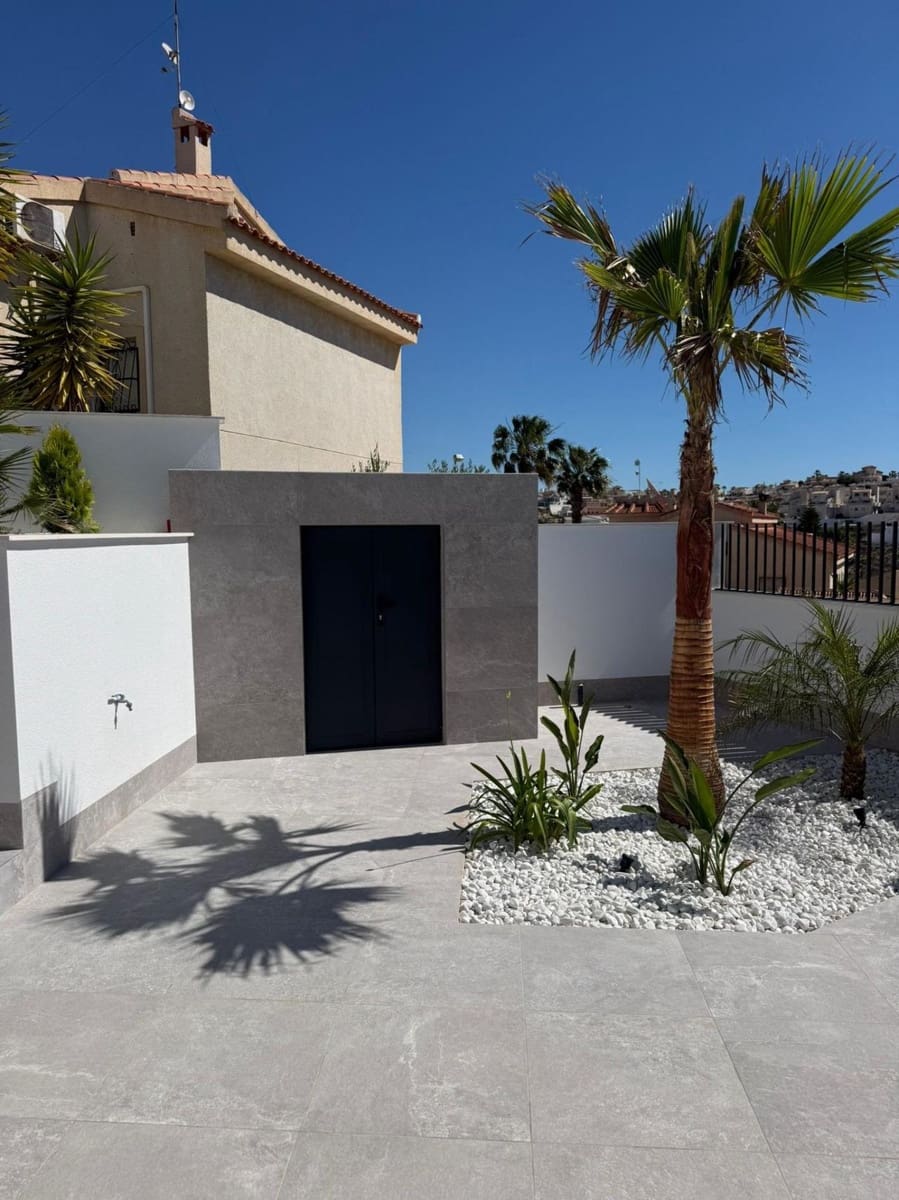 4 soveværelse Villa til salg i Ciudad Quesada med swimmingpool - € 1.150.000 (Ref: 9978426)