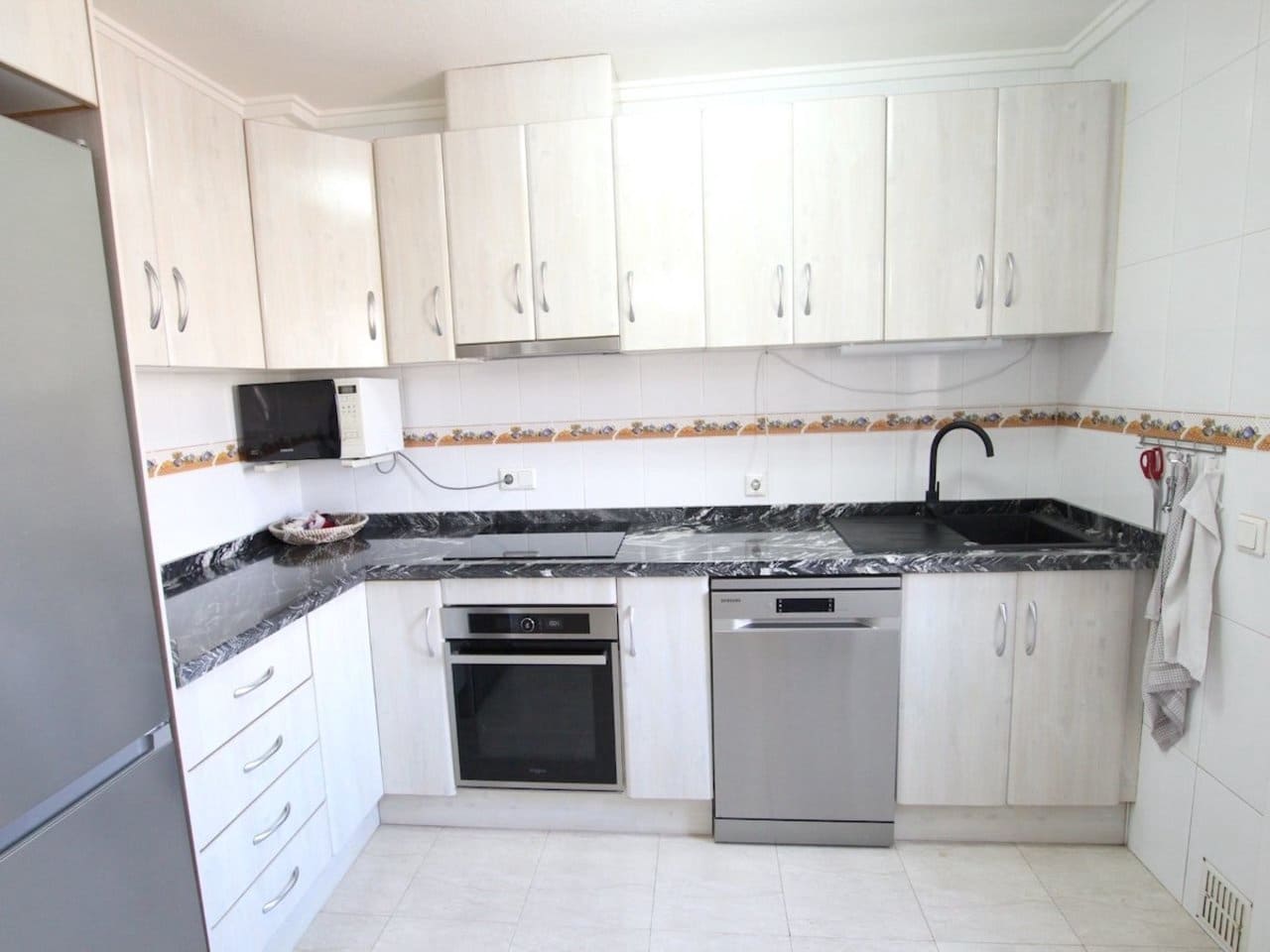 Casa de 2 habitaciones en Benijófar en venta - 185.000 € (Ref: 9978430)
