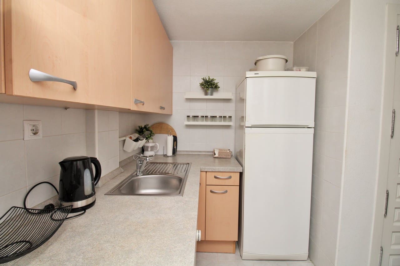 Apartamento de 2 habitaciones en Villamartin en venta con piscina - 164.000 € (Ref: 9979522)
