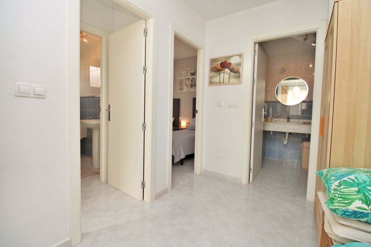 Apartamento de 2 habitaciones en Villamartin en venta con piscina - 164.000 € (Ref: 9979522)