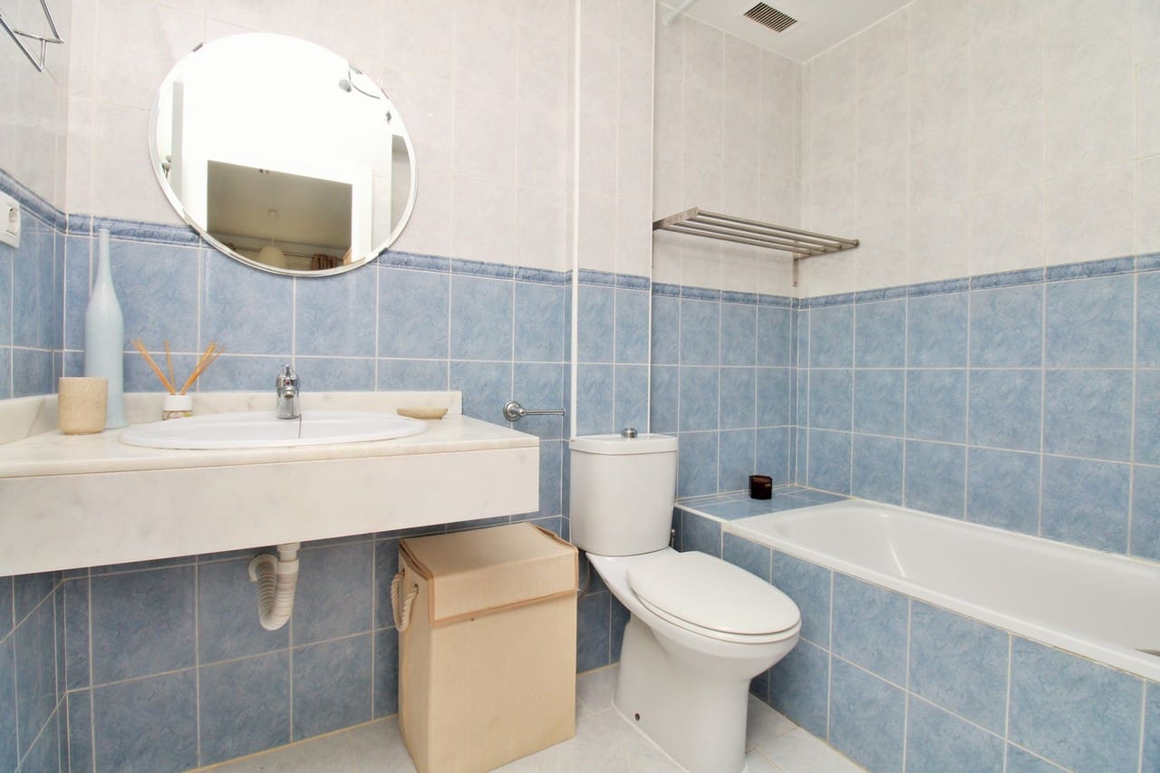 Apartamento de 2 habitaciones en Villamartin en venta con piscina - 164.000 € (Ref: 9979522)