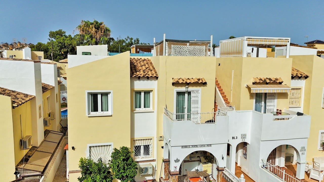 Apartamento de 2 habitaciones en Villamartin en venta con piscina - 164.000 € (Ref: 9979522)