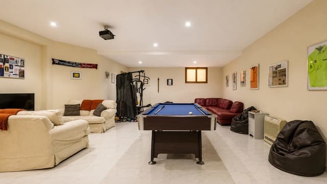4 bedroom Villa for sale in Atamaría, Cartagena - € 540,000 (Ref: 9980220)