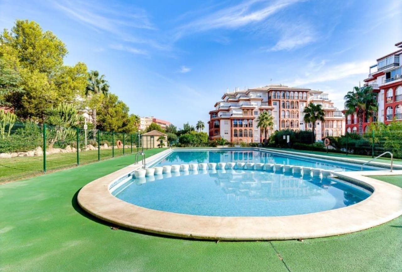 2 sovrum Lägenhet till salu i Torrevieja med pool - 154 900 € (Ref: 9981852)