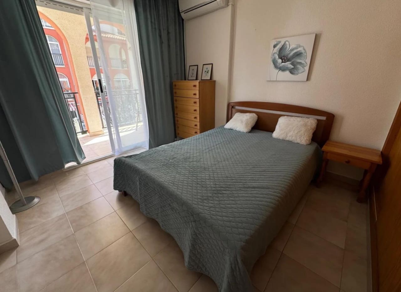 2 sovrum Lägenhet till salu i Torrevieja med pool - 154 900 € (Ref: 9981852)