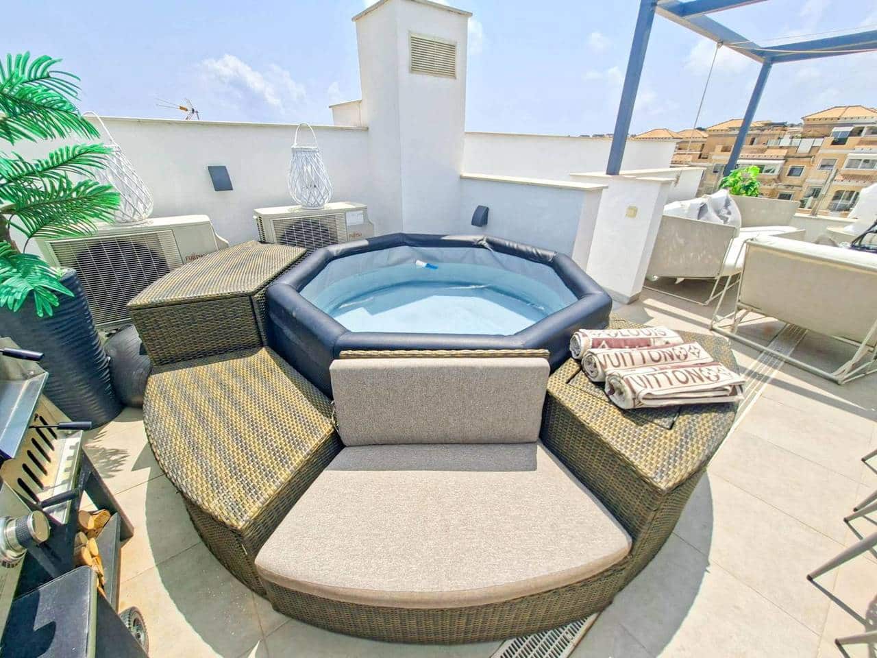 3 soveværelse Villa til salg i Villamartin med swimmingpool - € 330.000 (Ref: 9986464)