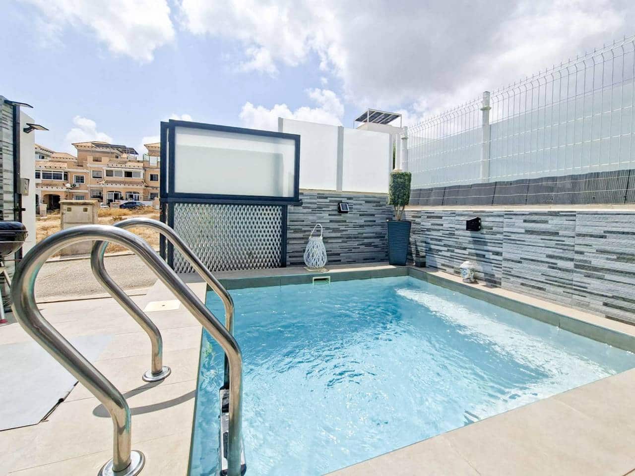 3 soveværelse Villa til salg i Villamartin med swimmingpool - € 330.000 (Ref: 9986464)