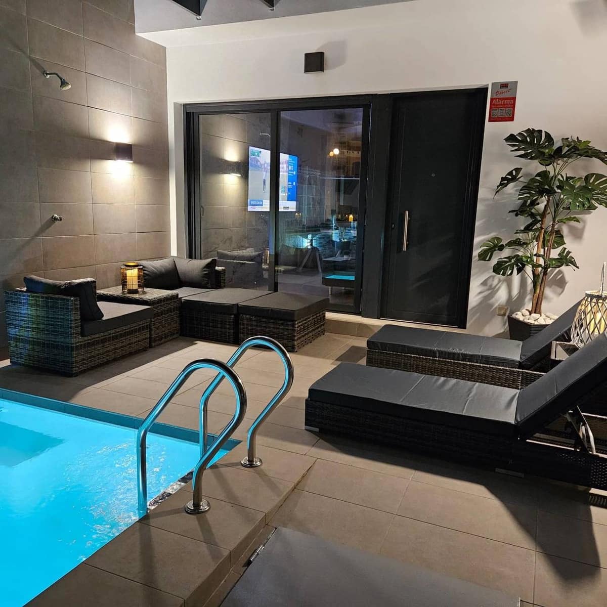 3 soveværelse Villa til salg i Villamartin med swimmingpool - € 330.000 (Ref: 9986464)